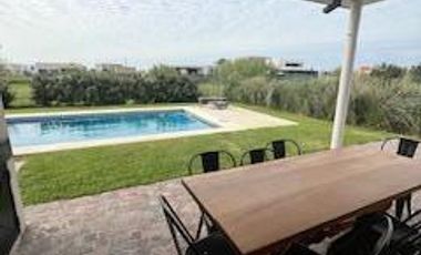 Casa 4 ambientes en alquiler amoblada - Villalobos