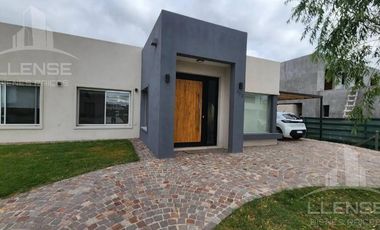 Casa 4 ambientes en alquiler amoblada - Villalobos