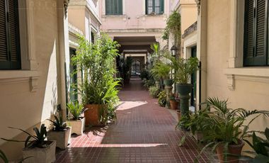 San Telmo venta  Pasaje Santamaria propiedad historica de 5 Ambientes con Entrada  de Estilo.