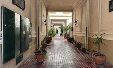 San Telmo venta  Pasaje Santamaria propiedad historica de 5 Ambientes con Entrada  de Estilo.