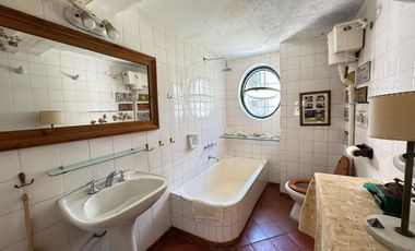 San Telmo venta  Pasaje Santamaria propiedad historica de 5 Ambientes con Entrada  de Estilo.