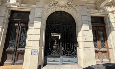 San Telmo venta  Pasaje Santamaria propiedad historica de 5 Ambientes con Entrada  de Estilo.