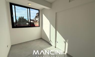 Departamento de 4 ambientes con jardín o terraza privada y cocheras - Villa Ballester