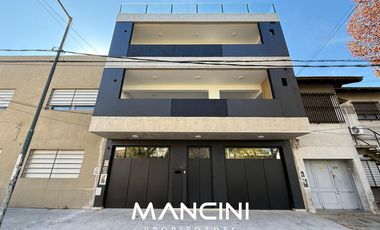 Departamento de 4 ambientes con jardín o terraza privada y cocheras - Villa Ballester
