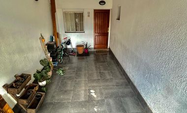 Impecable casa de 6 ambientes con jardín en Florida