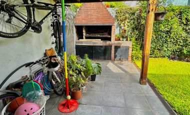 Impecable casa de 6 ambientes con jardín en Florida