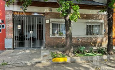 Impecable casa de 6 ambientes con jardín en Florida
