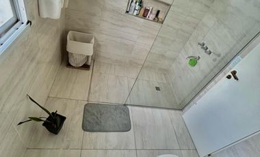 Impecable casa de 6 ambientes con jardín en Florida