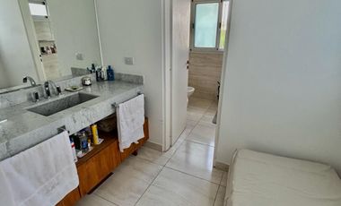 Impecable casa de 6 ambientes con jardín en Florida