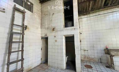 CASA CON BODEGA EN VENTA, LA PERLA, SECTOR LIBERTAD, GUADALAJARA