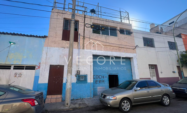 CASA CON BODEGA EN VENTA, LA PERLA, SECTOR LIBERTAD, GUADALAJARA
