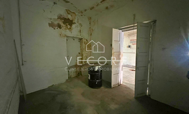 CASA CON BODEGA EN VENTA, LA PERLA, SECTOR LIBERTAD, GUADALAJARA