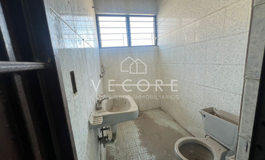 CASA CON BODEGA EN VENTA, LA PERLA, SECTOR LIBERTAD, GUADALAJARA