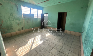 CASA CON BODEGA EN VENTA, LA PERLA, SECTOR LIBERTAD, GUADALAJARA