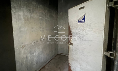 CASA CON BODEGA EN VENTA, LA PERLA, SECTOR LIBERTAD, GUADALAJARA