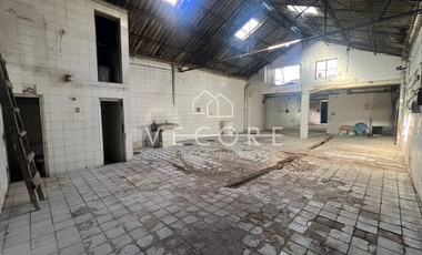 CASA CON BODEGA EN VENTA, LA PERLA, SECTOR LIBERTAD, GUADALAJARA