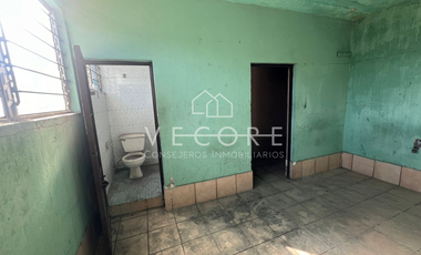 CASA CON BODEGA EN VENTA, LA PERLA, SECTOR LIBERTAD, GUADALAJARA