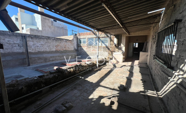 CASA CON BODEGA EN VENTA, LA PERLA, SECTOR LIBERTAD, GUADALAJARA