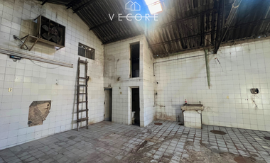 CASA CON BODEGA EN VENTA, LA PERLA, SECTOR LIBERTAD, GUADALAJARA