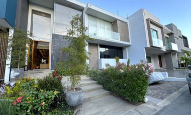 Residencia de Lujo en Venta Villa Verona, Zapopan, Jal Zona Puerta las Lomas