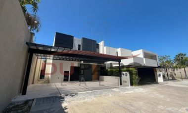 Casa en venta en el Carmen Country Club, 3-Rec. con alberca