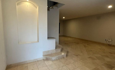 SE RENTA CASA EN FRACC. RESIDENCIAL TABACHINES