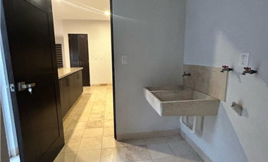 SE RENTA CASA EN FRACC. RESIDENCIAL TABACHINES