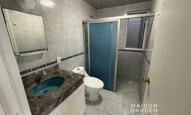 Casa en Venta en Fraccionamiento cerrado con elevador y departamento (3er nivel)