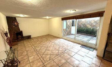 Casa en Venta en Fraccionamiento cerrado con elevador y departamento (3er nivel)