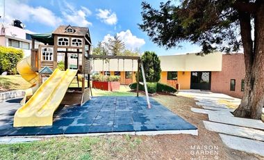 Casa en Venta en Fraccionamiento cerrado con elevador y departamento (3er nivel)