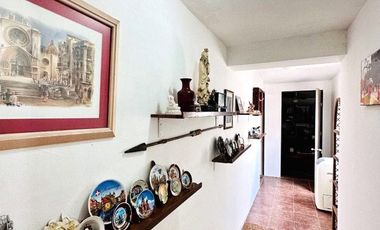 Casa en Venta en Fraccionamiento cerrado con elevador y departamento (3er nivel)