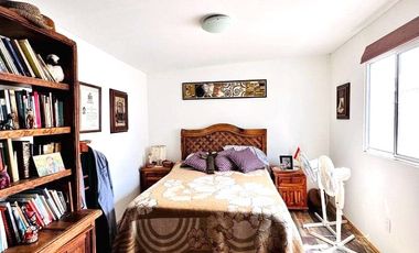 Casa en Venta en Fraccionamiento cerrado con elevador y departamento (3er nivel)