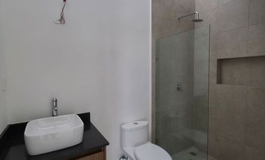 SE VENDE CASA EN MÉRIDA EN CHICXULUB PUEBLO- UN PISO