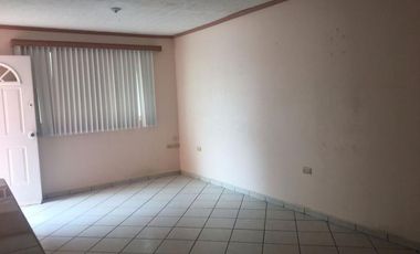 Casa en venta ubicada en calle Quevedo, Col. Puerto México, en Coatzacoalcos, Veracruz.