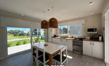 Venta de casa  3 ambientes en Barrio privado Costa del Sol. Mar chiquita.