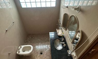 HERMOSA CASA EN GUEMES - APTO COMERCIAL