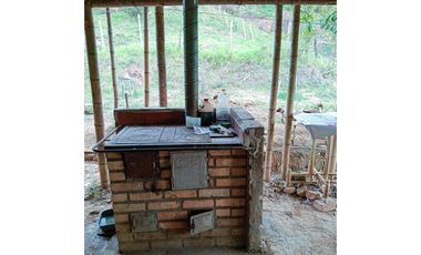 Casa-lote en la vía Alcalá-Cartago