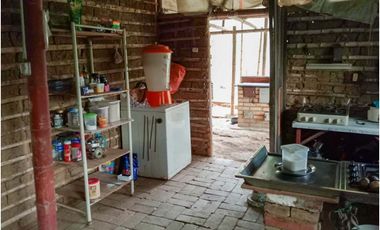 Casa-lote en la vía Alcalá-Cartago