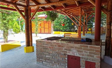 Casa-lote comercial sobre la vía Alcalá-Cartago