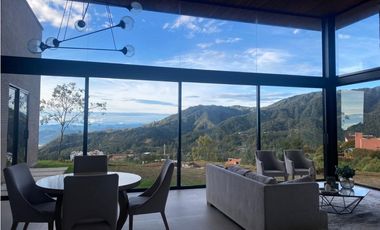 Casa en Venta Loma del Escobero Envigado