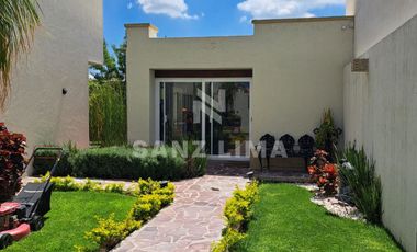 Mayorazgo Residencial La Rioja: Hermosa y moderna casa en 2 terrenos.