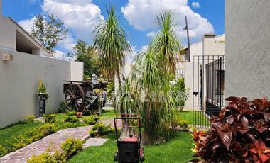 Mayorazgo Residencial La Rioja: Hermosa y moderna casa en 2 terrenos.