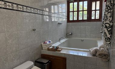 Venta de amplia casa