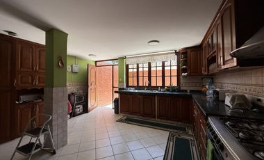 Venta de amplia casa