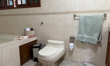 Venta de amplia casa