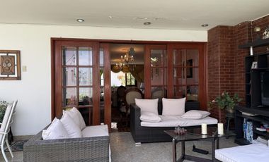 Venta de amplia casa