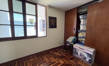 Venta de amplia casa