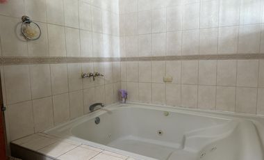 Venta de amplia casa