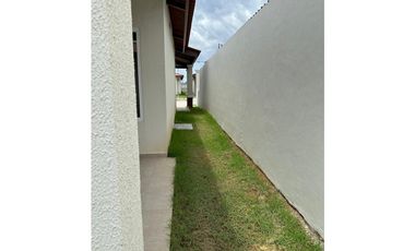 Se Alquila casa vacía en Versalles Oeste III