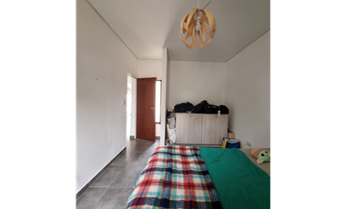 Casa 2 dormitorios impecable y tranquila en Villa Monte Alto